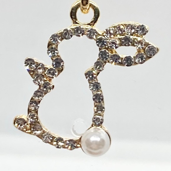 New with Defect Pearl and Rhinestone Dangle Easter Bunny Rabbit Earring Pair - Picture 4 of 10